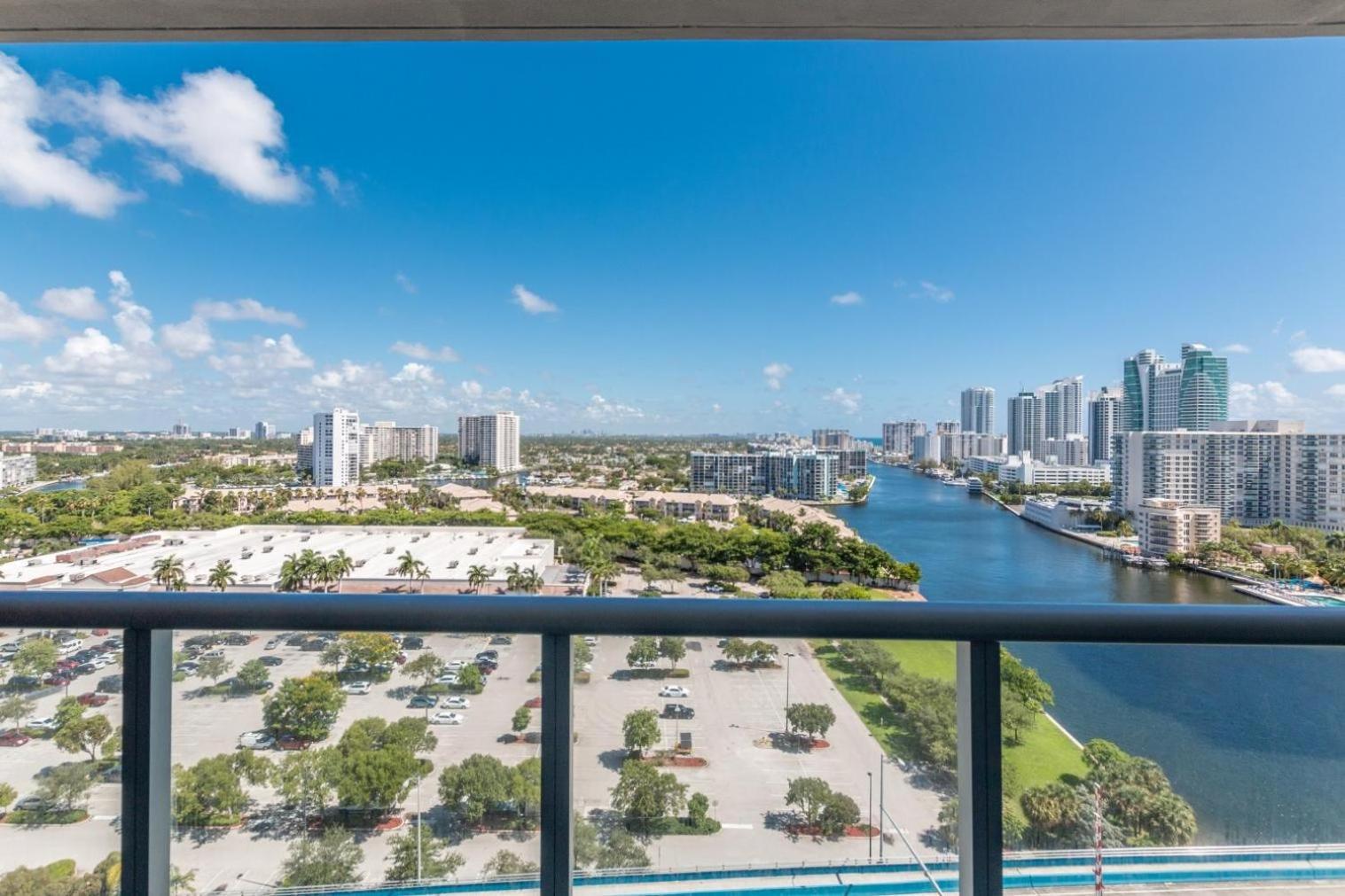 Modern One Bedroom Rental At Beach Walk Resort Miami 18Th Floor 할렌데일비치 외부 사진