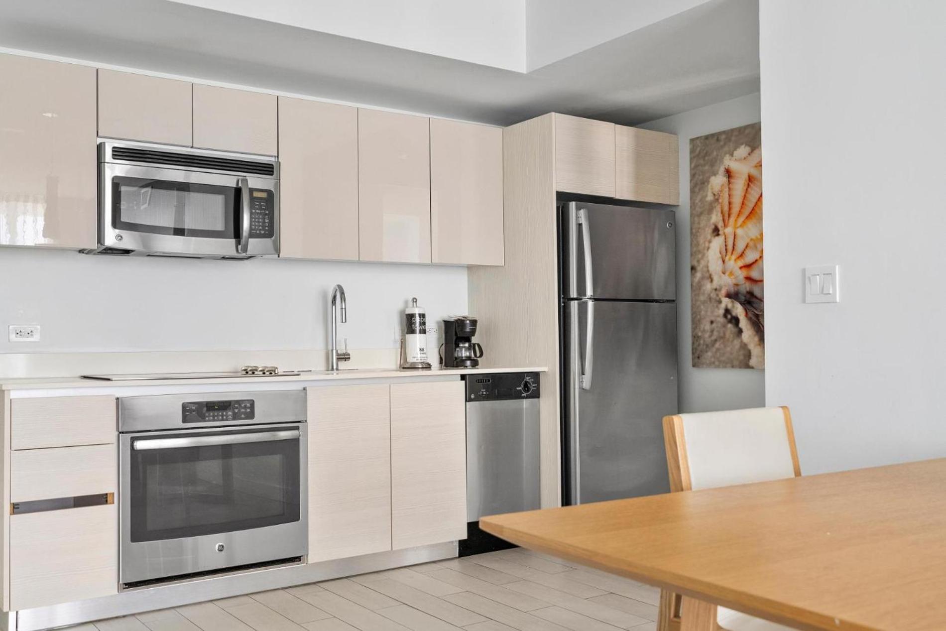 Modern One Bedroom Rental At Beach Walk Resort Miami 18Th Floor 할렌데일비치 외부 사진