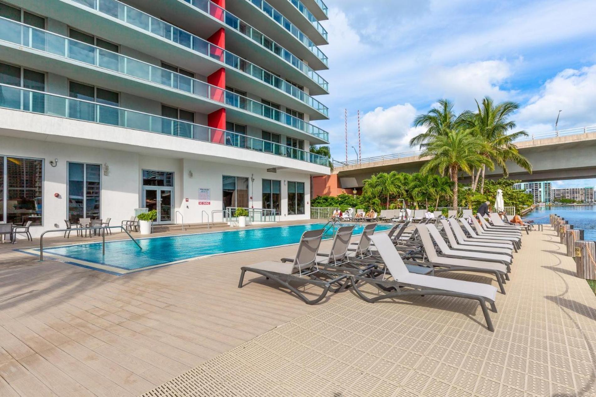 Modern One Bedroom Rental At Beach Walk Resort Miami 18Th Floor 할렌데일비치 외부 사진