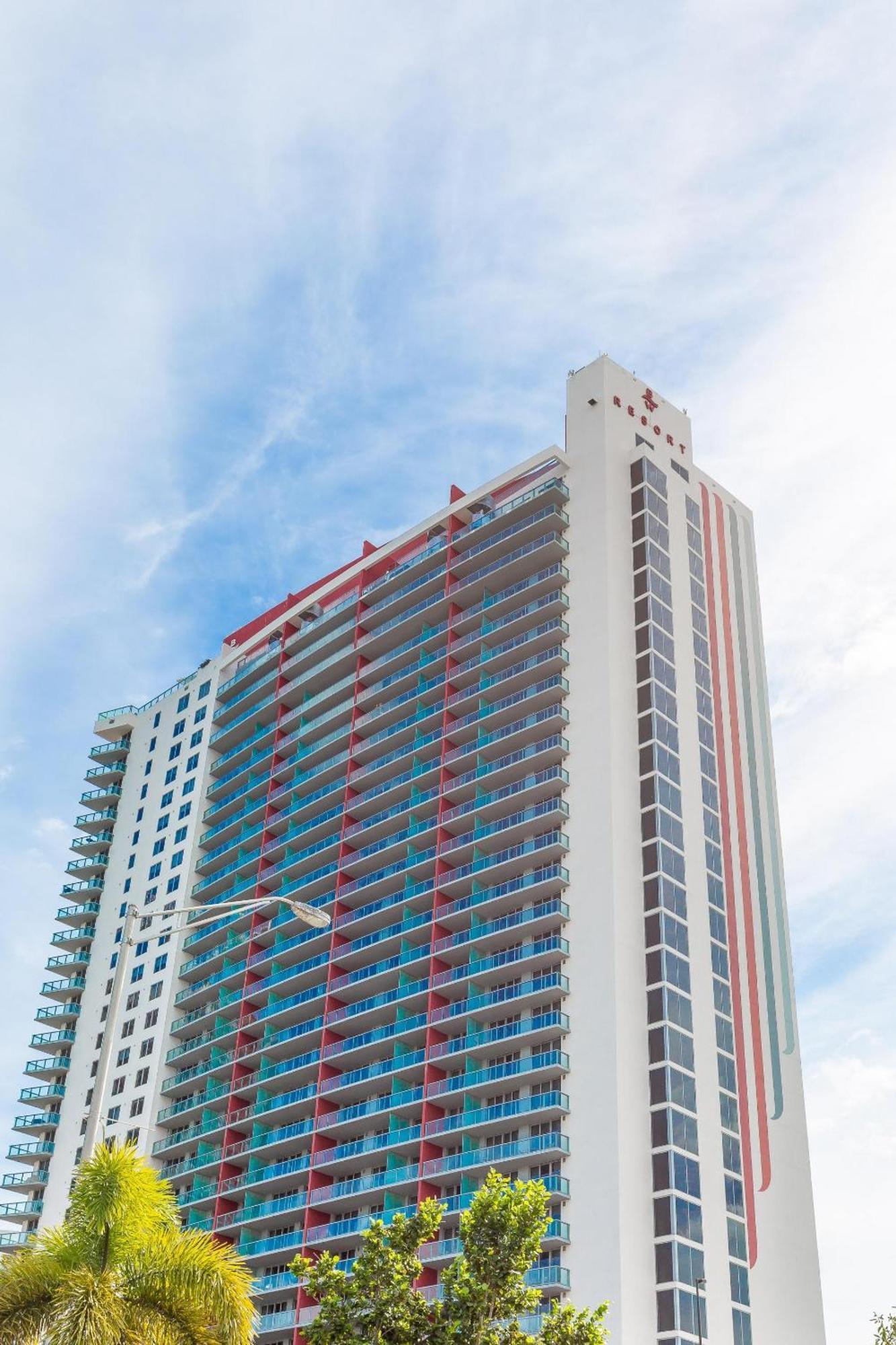 Modern One Bedroom Rental At Beach Walk Resort Miami 18Th Floor 할렌데일비치 외부 사진